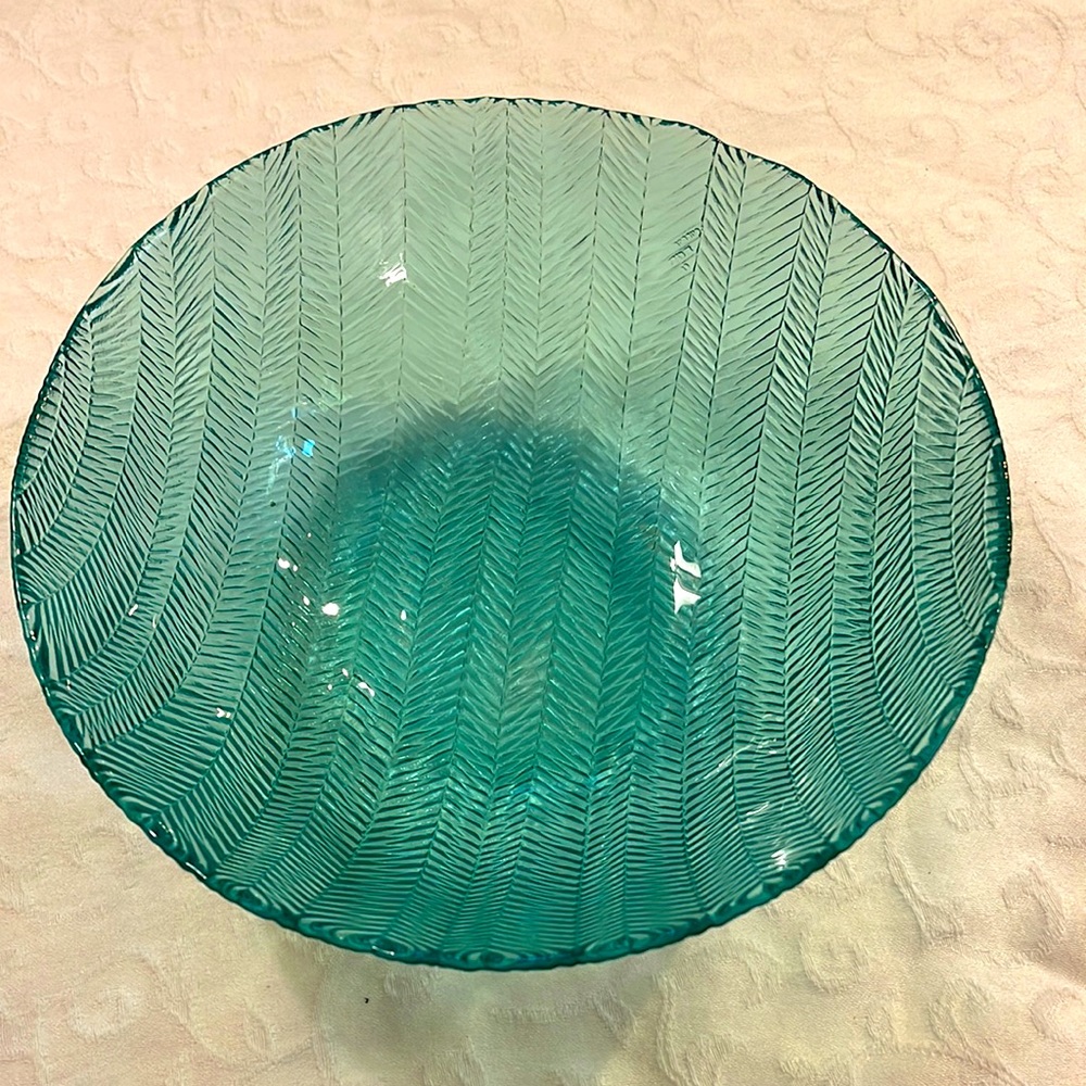 Arcoroc Turquoise Glass Salad Serving Bowl 9 D x 3 1/2" tall France